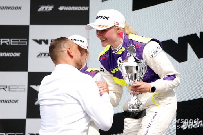 Podio: ganadora Emma Kimilainen