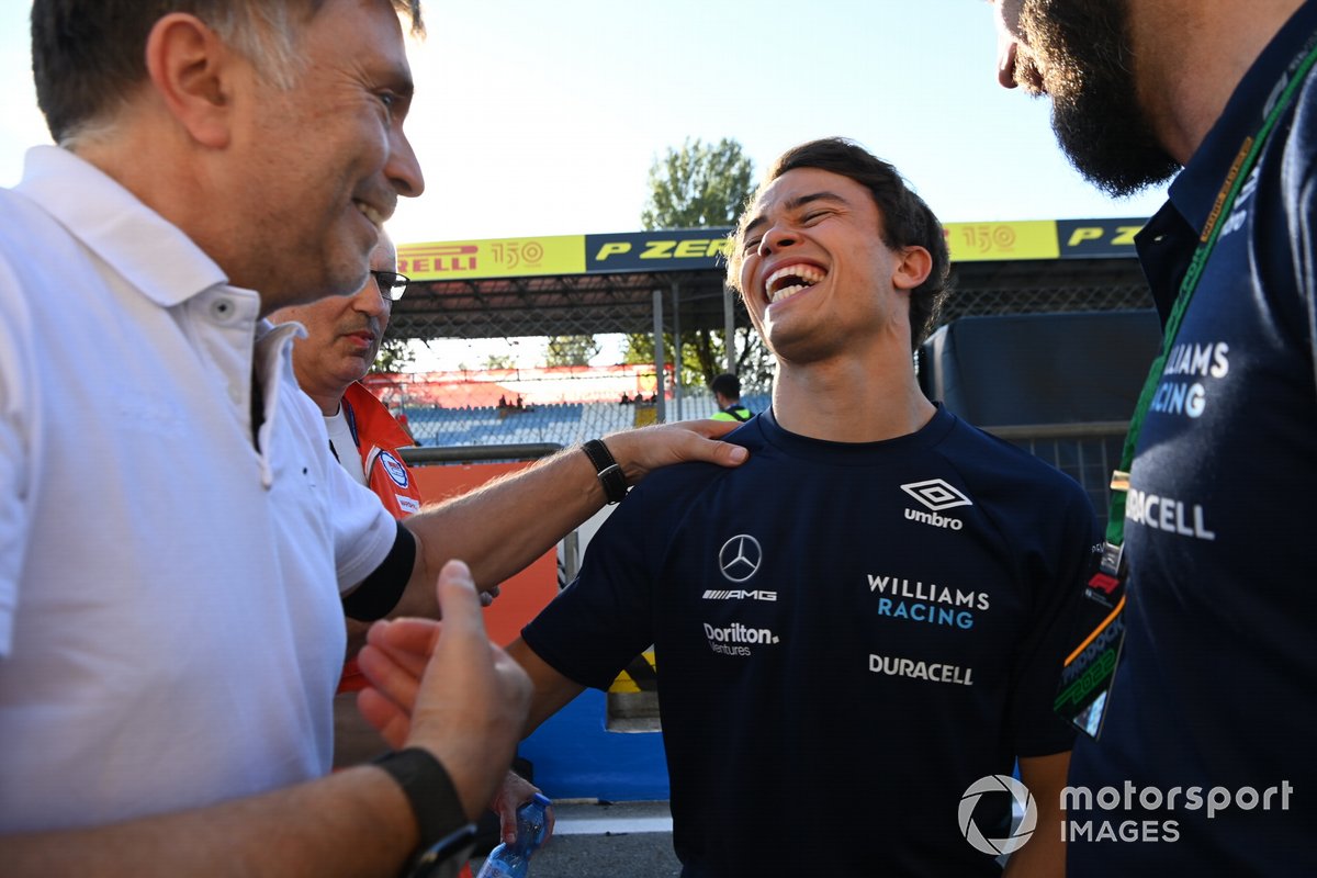 Jost Capito, CEO Williams Racing, si complimenta  con Nyck de Vries dopo il nono posto a Monza al debutto in F1