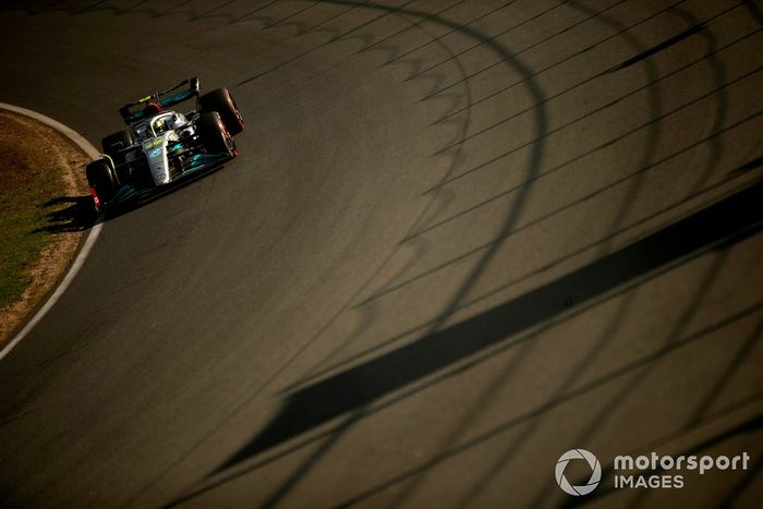 Lewis Hamilton, Mercedes W13