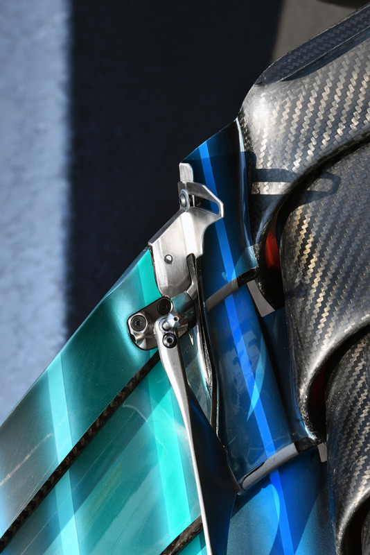 Детали переднего крыла Mercedes F1 W09