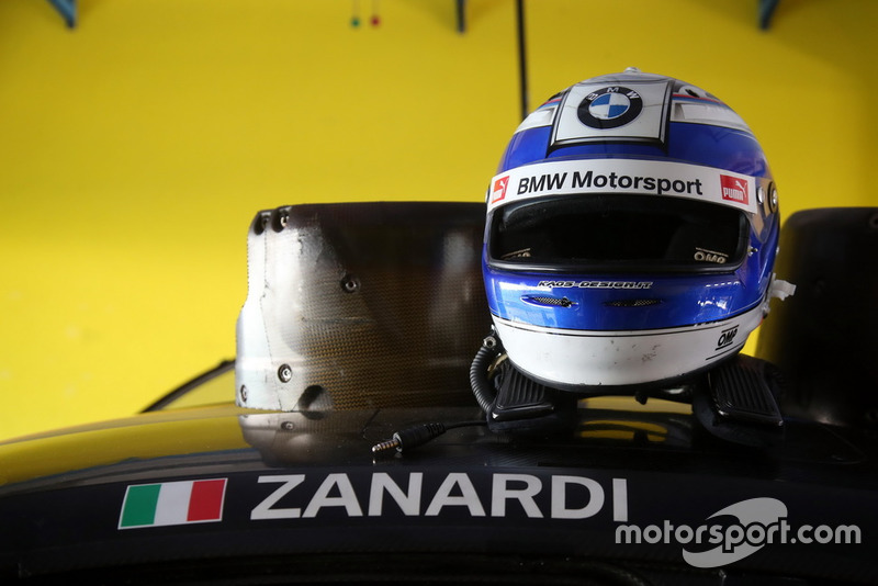 Helm van Alex Zanardi, BMW M4 DTM