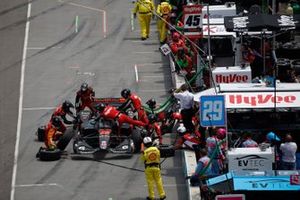 #45: Christian Lundgaard, Rahal Letterman Lanigan Racing Honda, parada en boxes