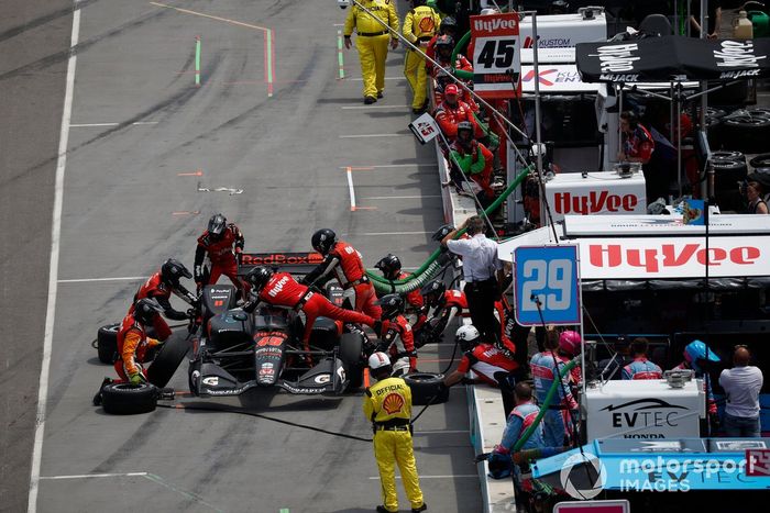 #45: Christian Lundgaard, Rahal Letterman Lanigan Racing Honda, parada en boxes