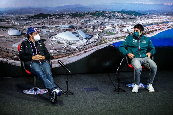 Fernando Alonso, Alpine F1 y Lance Stroll, Aston Martin en la rueda de prensa