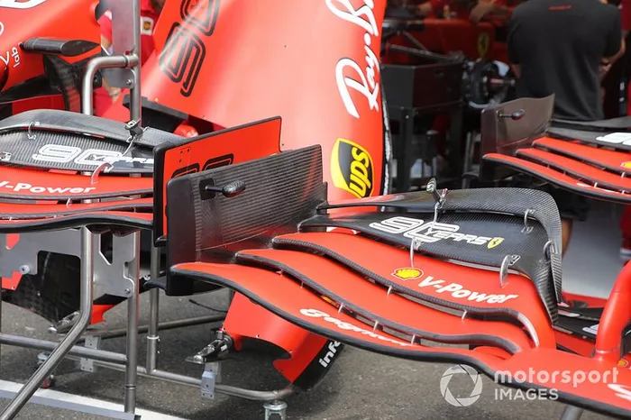 Detalhe da asa dianteira da Ferrari