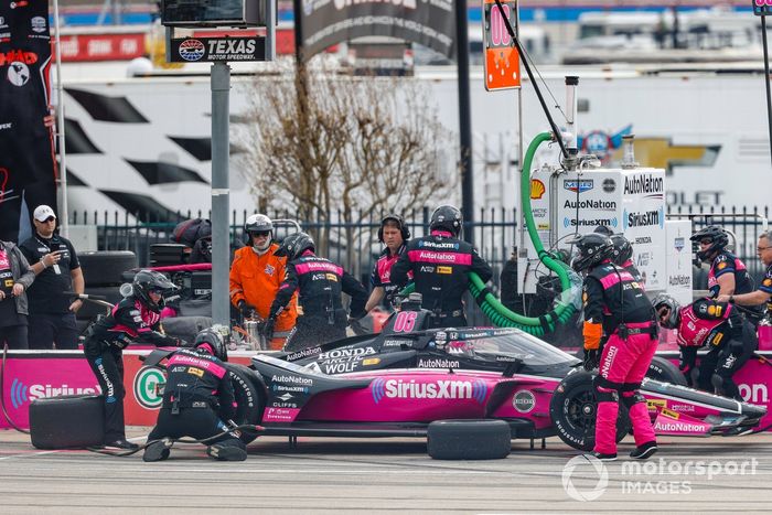 Helio Castroneves, Meyer Shank Racing Honda pit stop
