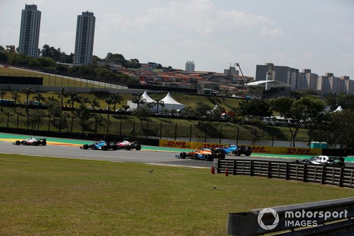 Nicholas Latifi, Williams FW43B, Kimi Raikkonen, Alfa Romeo Racing C41, y Lando Norris, McLaren MCL35M