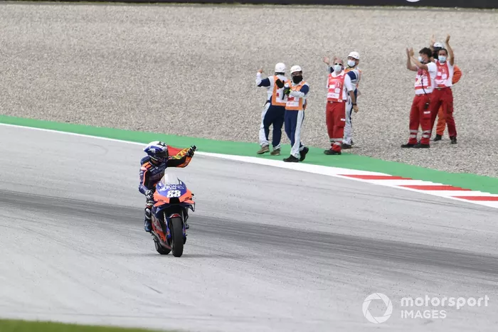Ganador de la carrera Miguel Oliveira, Red Bull KTM Tech 3