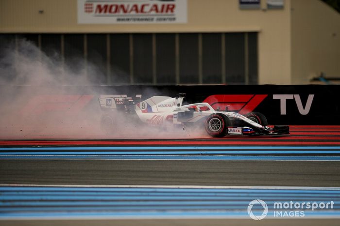 Nikita Mazepin, Haas VF-21, hace un trompo