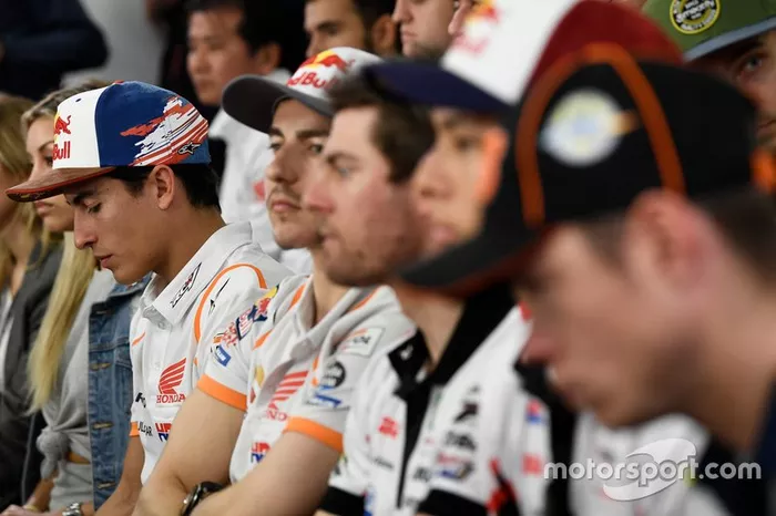 Marc Marquez, Jorge Lorenzo, Cal Crutchlow, Takaaki Nakagami e Tito Rabat, tra il pubblico