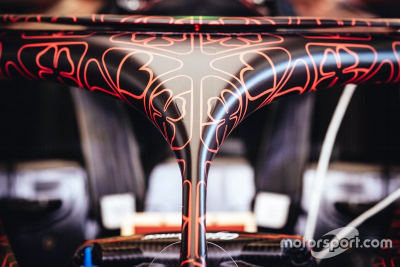 Dettaglio dell'halo e della livrea Alfa Romeo Racing