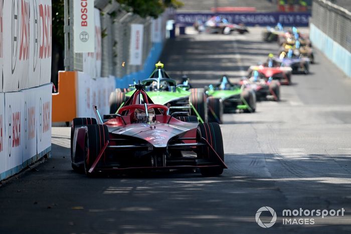 Jake Dennis, Andretti Autosport, Porsche 99 X Electric Gen3, Nick Cassidy, Envision Racing, Jaguar I-TYPE 6