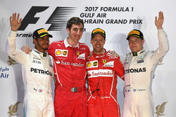 Podium: winnaar Sebastian Vettel, Ferrari, tweede Lewis Hamilton, Mercedes AMG F1, derde Valtteri Bo