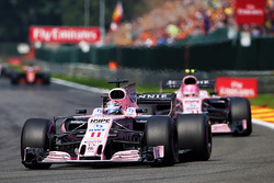 Sergio Pérez, Sahara Force India VJM10 y Esteban Ocon, Sahara Force India VJM10