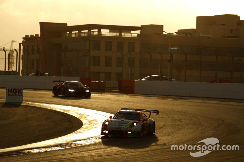 #12 Manthey Racing Porsche 991 GT3 R: Otto Klohs, Sven Müller, Matteo Cairoli, Jochen Krumbach