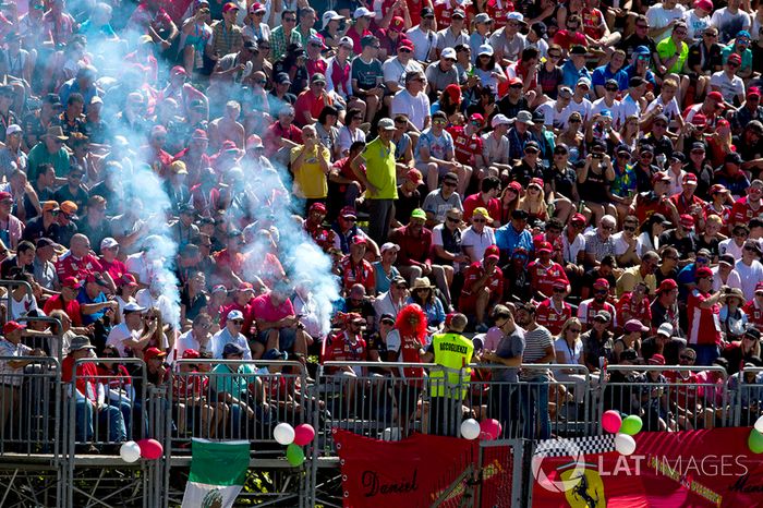 Bengalas en las gradas