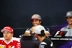Carlos Sainz Jr., Scuderia Toro Rosso und Lewis Hamilton, Mercedes AMG F1 in the FIA Pressekonferenz