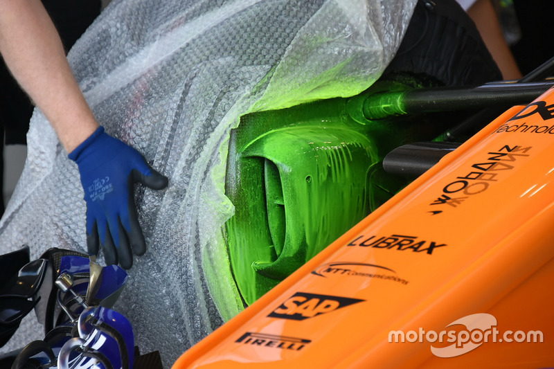 Conducto de freno delantero McLaren MCL33 con pintura aerodinámica