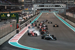 Valtteri Bottas, Mercedes-Benz F1 W08 mène au départ