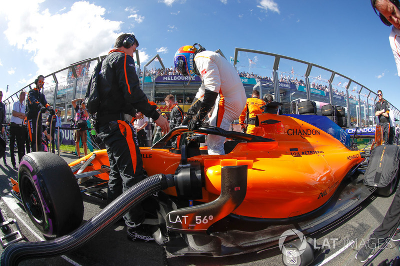 Fernando Alonso, McLaren MCL33 Renault, climbs out of his car on the grid