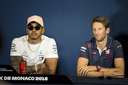 Lewis Hamilton, Mercedes-AMG F1 ve Romain Grosjean, Haas F1 basın toplantısındalar