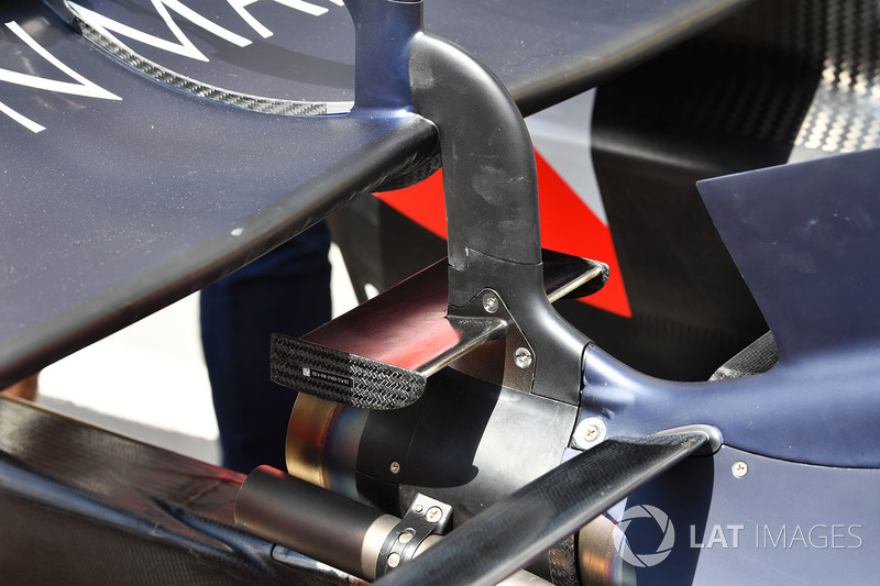 Detail sayap belakang Red Bull Racing RB14