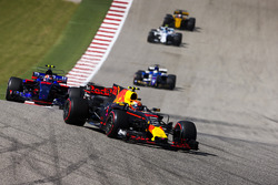 Max Verstappen, Red Bull Racing RB13, Daniil Kvyat, Scuderia Toro Rosso STR12