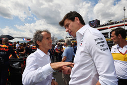 Alain Prost, Renault Sport F1 Team Special Advisor and Toto Wolff, Mercedes AMG F1 Director of Motorsport on the grid