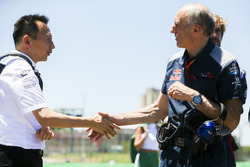 Yusuke Hasegawa, Senior Managing Officer, Honda, shakes hands with Franz Tost, Team Principal, Scude