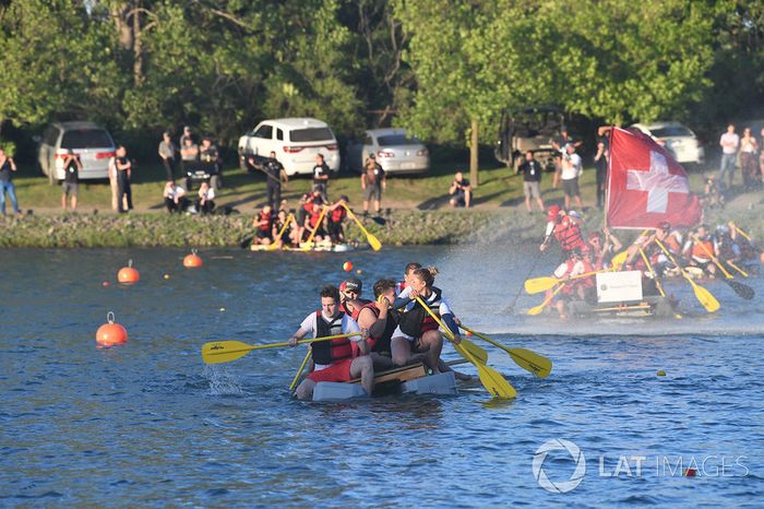 La carrera de balsas