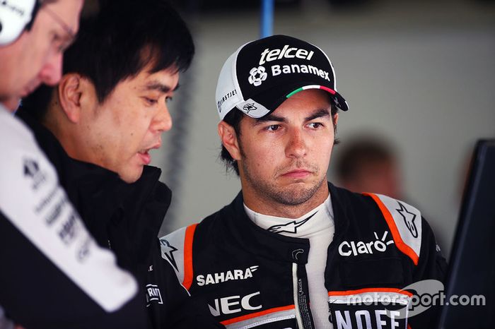 Sergio Pérez, Sahara Force India F1 con Jun Matsuzaki, Sahara Force India F1 equipo neumático Senior Ingeniero