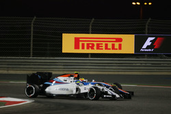 Felipe Massa, Williams FW38 and Rio Haryanto, Manor Racing MRT05