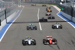 Valtteri Bottas, Williams FW38, und Kimi Räikkönen, Ferrari SF16-H