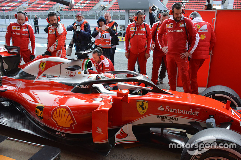 Kimi Raikkonen, Ferrari SF16-H, com o conceito de cockpit Halo