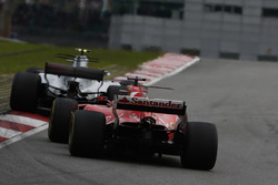 Valtteri Bottas, Mercedes AMG F1 W08, Sebastian Vettel, Ferrari SF70H