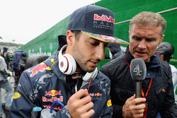 Daniel Ricciardo, Red Bull Racing habla con David Coulthard