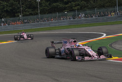 Sergio Perez, Sahara Force India VJM10, et Esteban Ocon, Sahara Force India VJM10