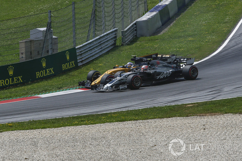 Kevin Magnussen, Haas F1 Team VF-17, Jolyon Palmer, Renault Sport F1 Team RS17