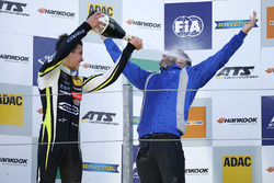 Le vainqueur Lando Norris, Carlin, Dallara F317