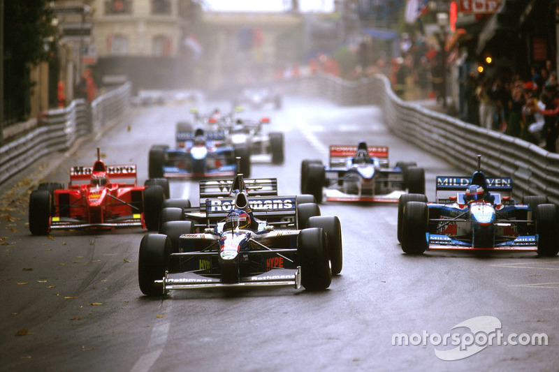 Jacques Villeneuve, Williams FW19 Renault, followed by Jean Alesi, Benetton and Mika Hakkinen, McLaren and Eddie Irvine, Ferrari