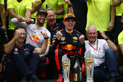 Max Verstappen, Red Bull Racing, race winner, Third place Daniel Ricciardo, Red Bull Racing, Christian Horner, Team Principal, Red Bull Racing, Helmut Markko, Consultant, Red Bull Racing, the Red Bull team celebrate