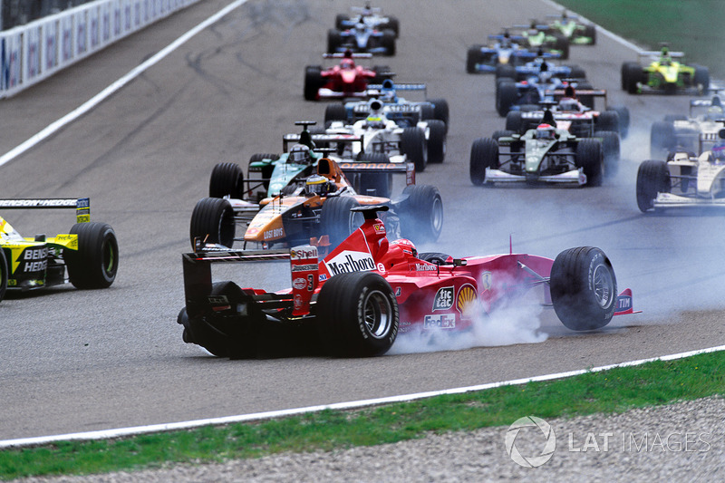 Start action, Crash of Michael Schumacher, Ferrari F1 2000 and Giancarlo Fisichella, Benetton Playlife B200