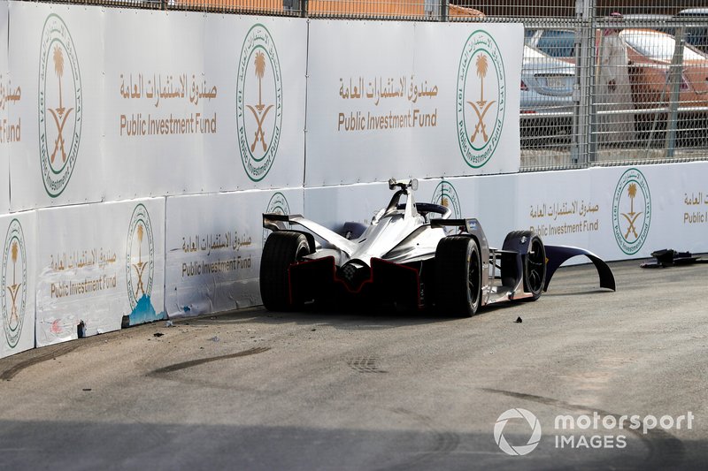 Sam Bird, Virgin Racing, Audi e-tron FE06, car after crashing 