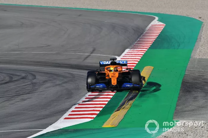 18º Lando Norris, McLaren MCL35: 1:18.454 (con neumáticos C3)
