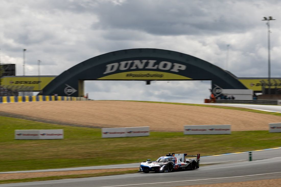  #20 BMW M Team WRT BMW M Hybrid V8: Sheldon Van Der Linde, Robin Frijns, Rene Rast