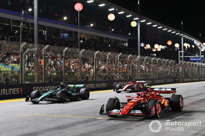Carlos Sainz, Ferrari SF-24, Fernando Alonso, Aston Martin AMR24, Charles Leclerc, Ferrari SF-24, practican sus procedimientos de salida de carrera al final de la FP2.