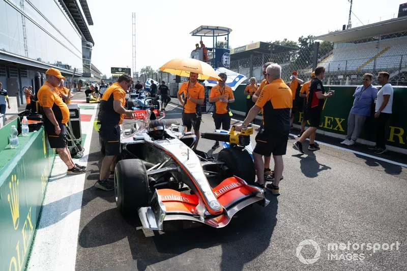 Démonstration d'une voiture historique - McLaren MP4-21