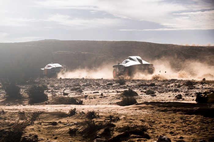 #200 Team Audi Sport Audi: Stéphane Peterhansel, Edouard Boulanger