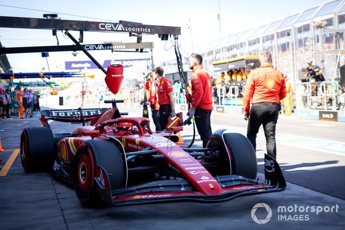 Charles Leclerc, Ferrari SF-24, en boxes