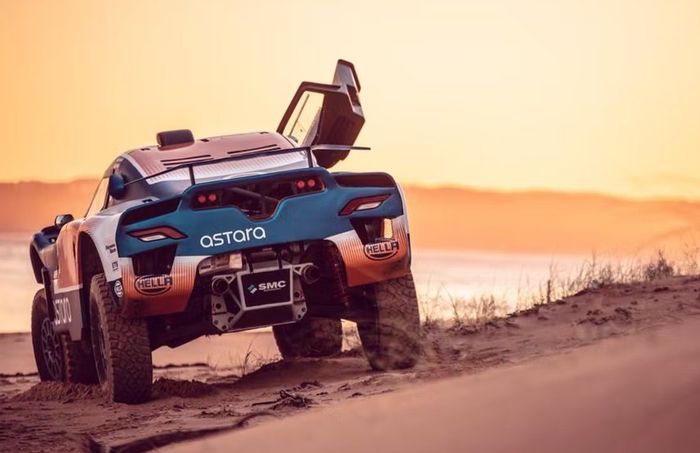 Astara Team, Carlos Checa, Laia Sanz, Oscar Fuertes